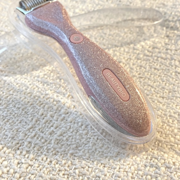 Microneedling Facial Regeneration Tool - Picture 3 of 5